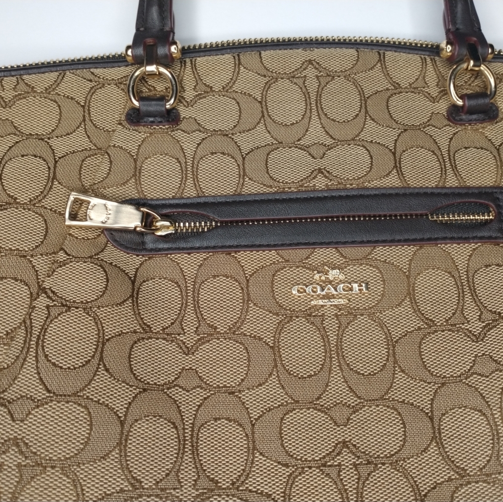 Coach - Picture 2 of 4